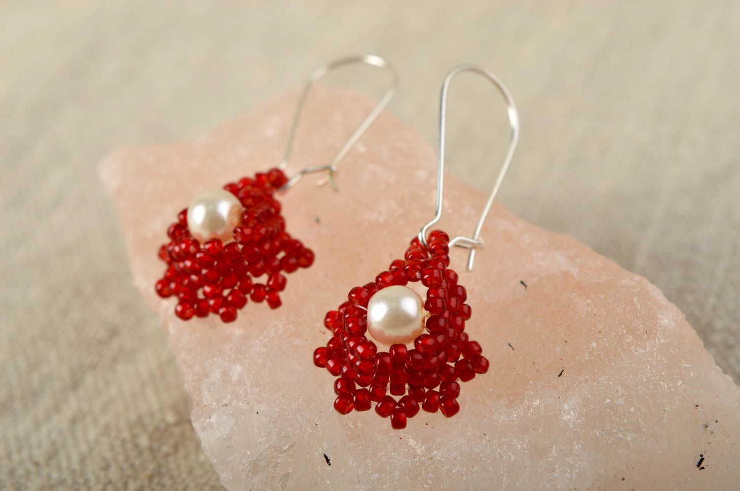 Boucles d'oreilles fait main Bijou original perles rouges Accessoire femme photo 1