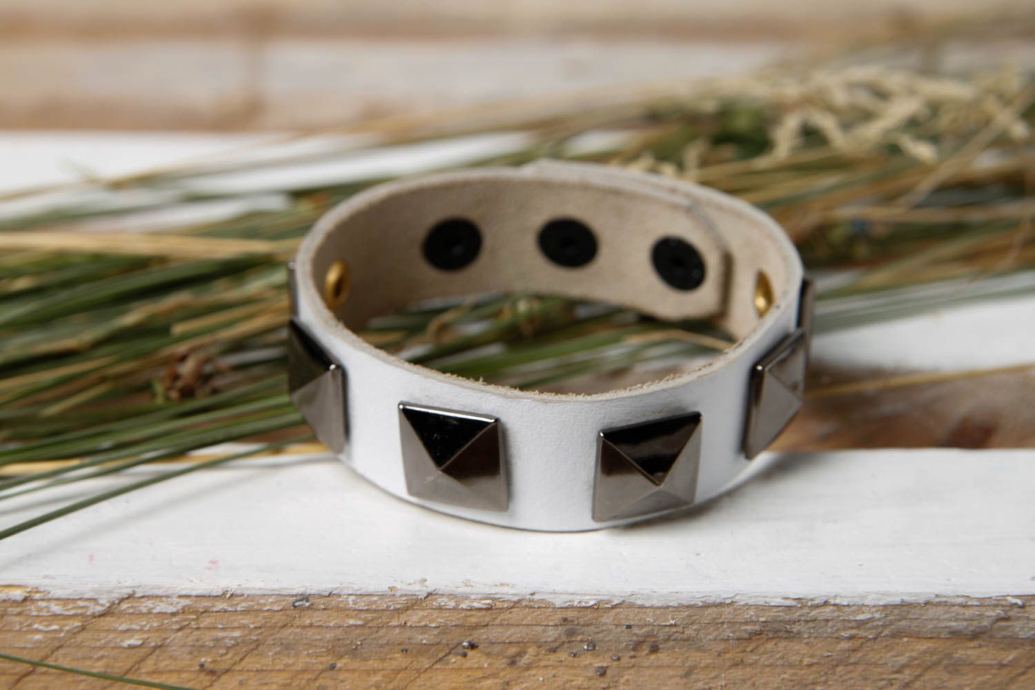 Handmade white leather bracelet stylish designer bracelet wrist jewelry photo 1