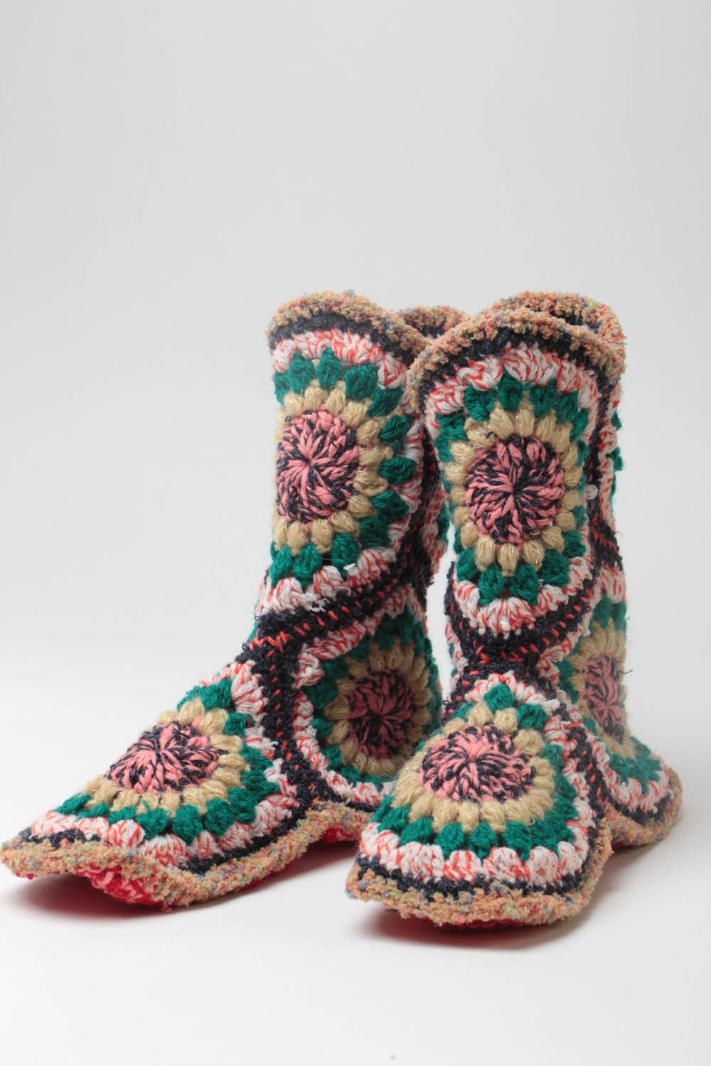 Chaussons bottes tricotés au crochet multicolores faits main pour femme photo 2