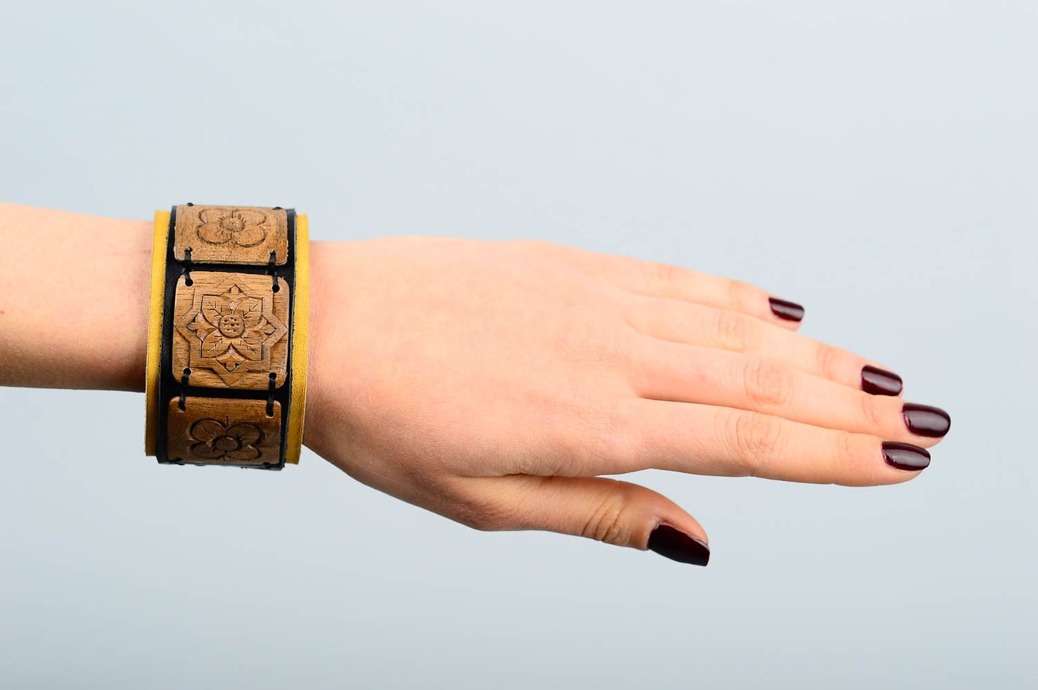 Pulsera hecha a mano amarilla accesorio de cuero para mujer bisutería de moda  foto 1