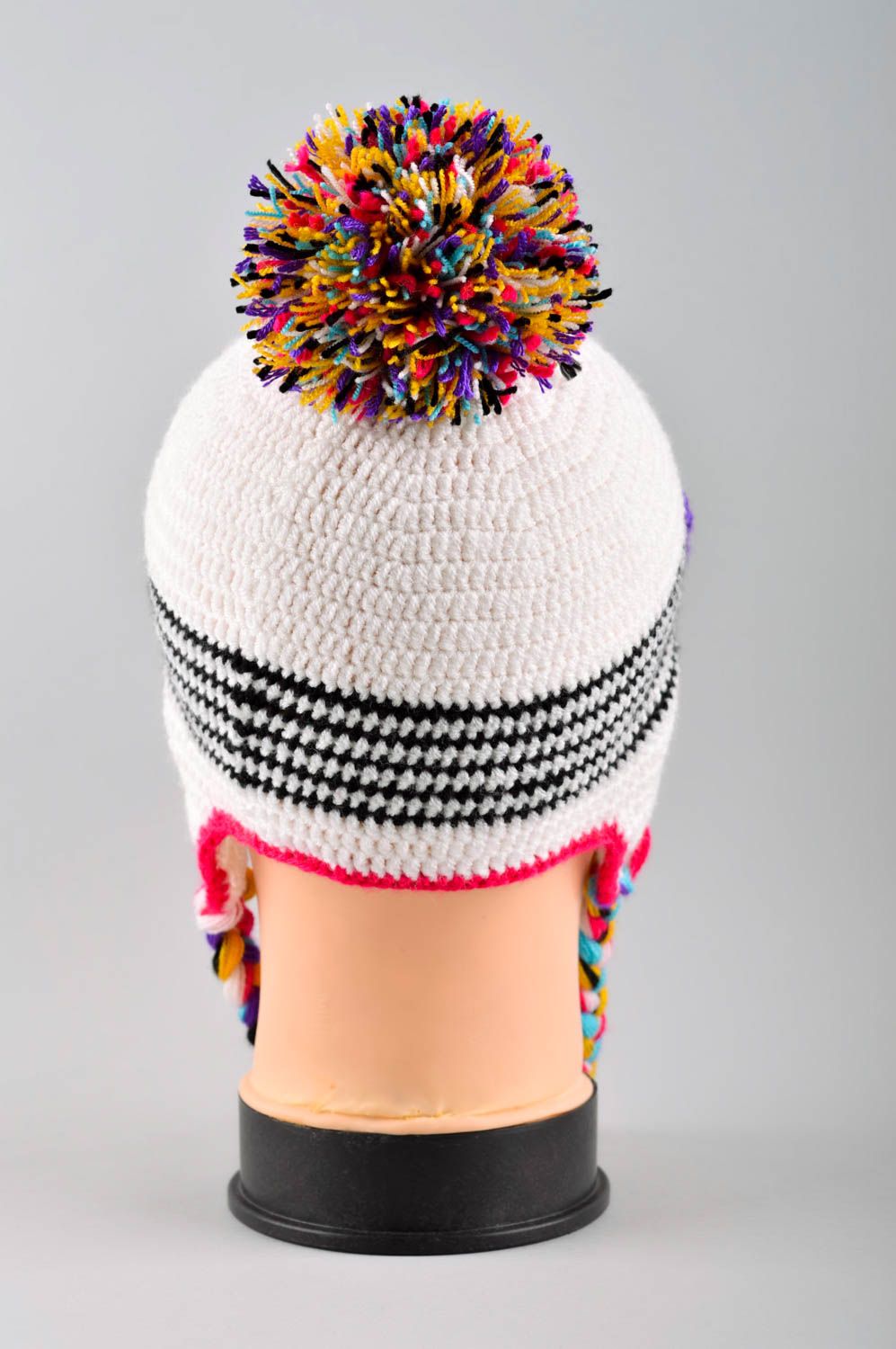 Вязаная шапка ручной работы зимняя шапка красивая стильная шапка для девочки фото 4