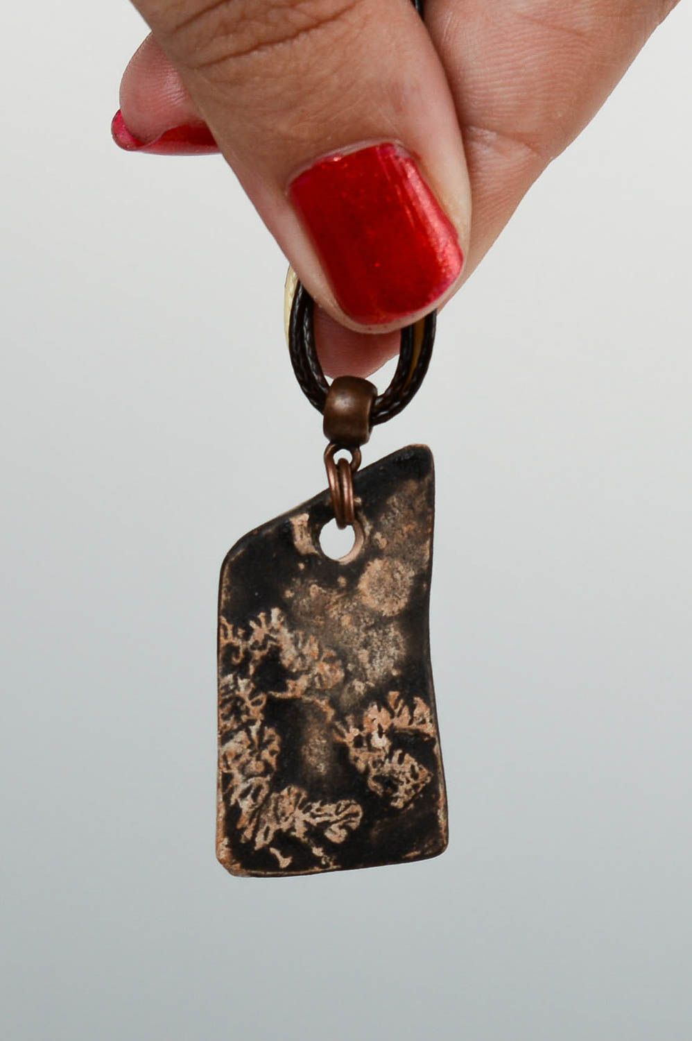 Pendentif en céramique Bijou fait main de forme originale Accessoire femme photo 5