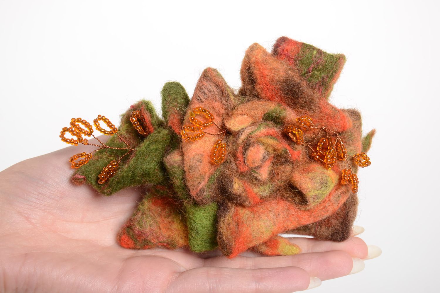Handmade Blume Brosche aus Wolle Accessoire für Frauen Designer Schmuck braun foto 2