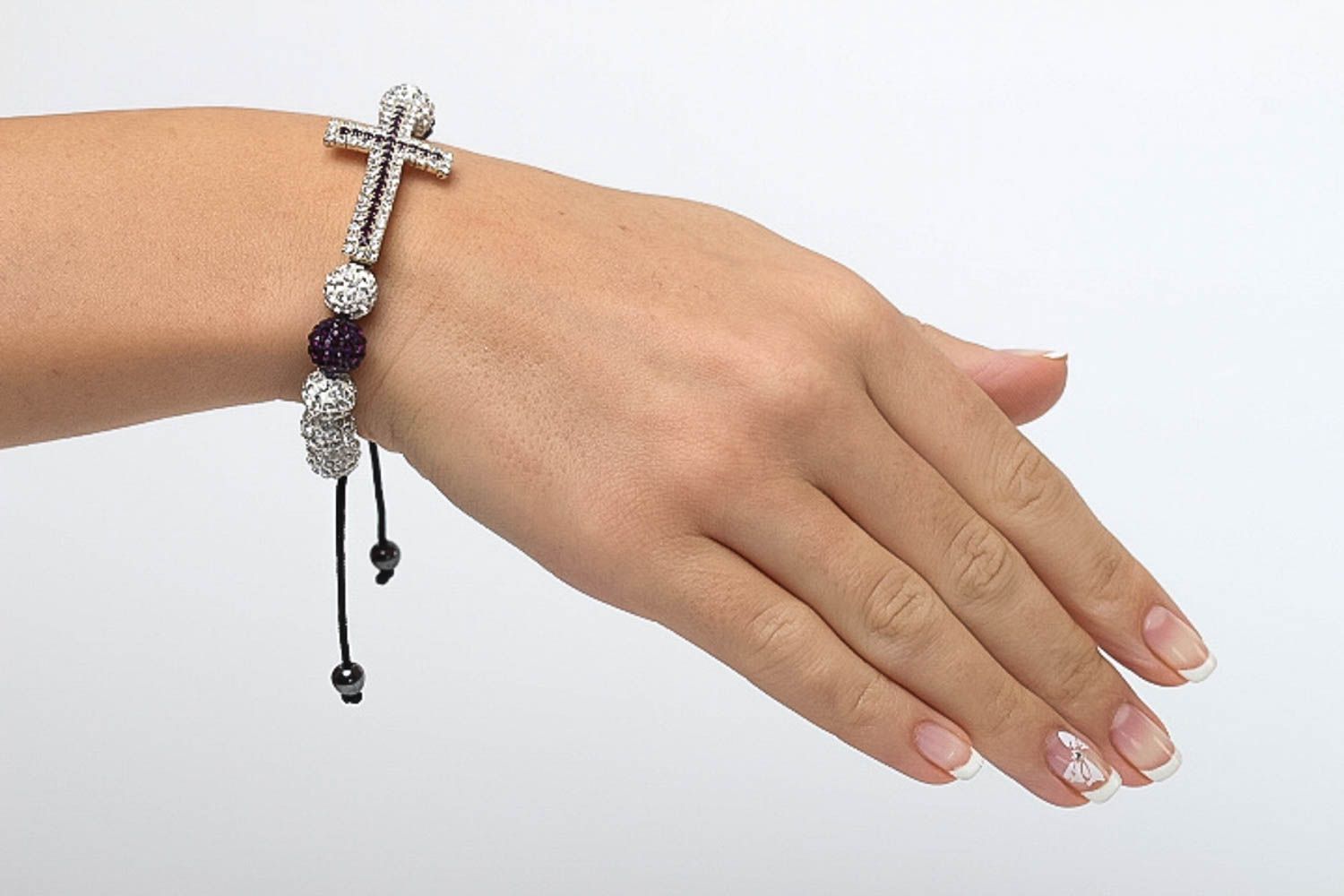 Bracelet tendance Bijou fait main avec une croix Accessoire femme élégant photo 5