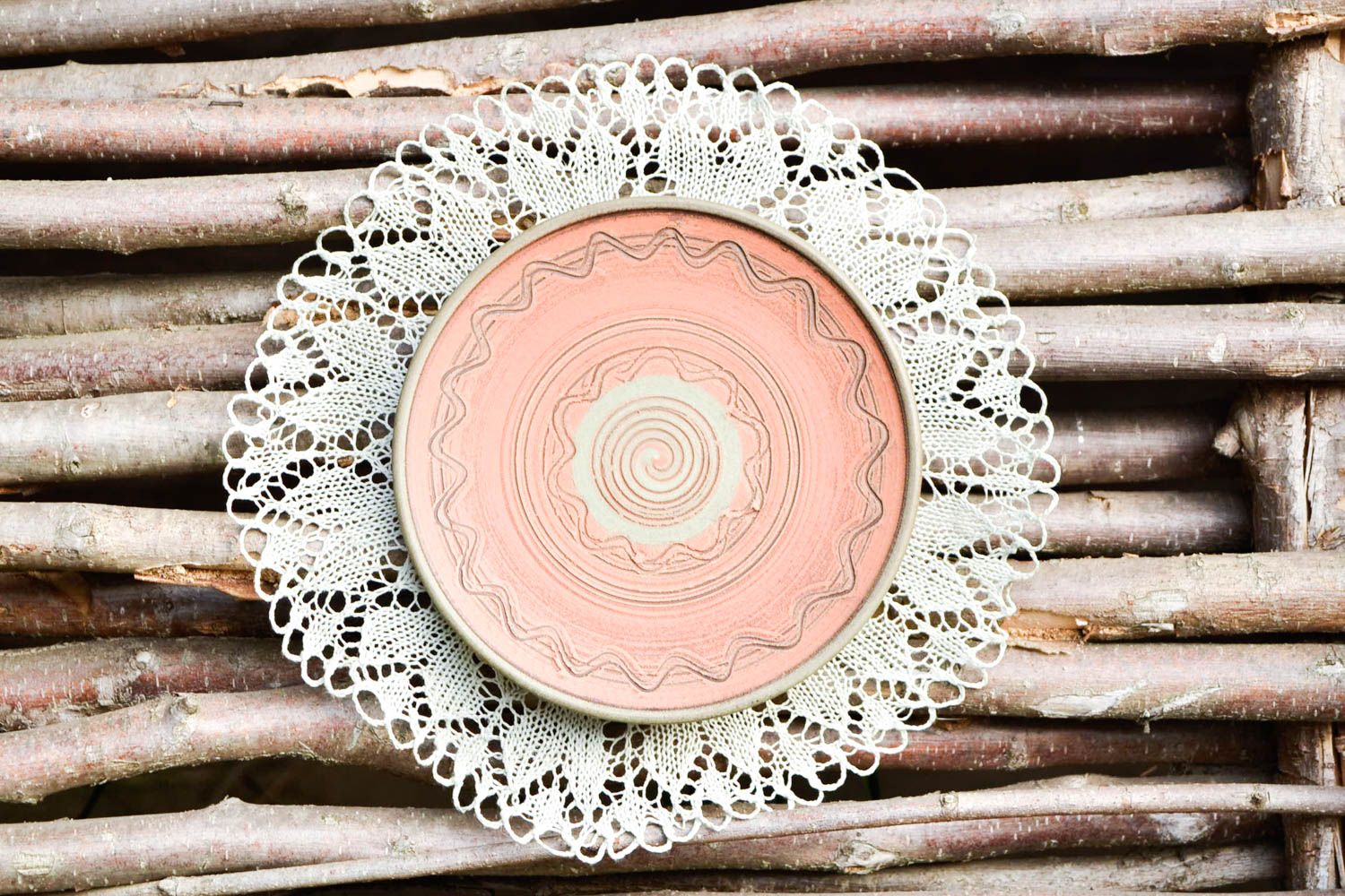 Assiette argile fait main Vaisselle design ronde aux ornements Déco maison photo 1