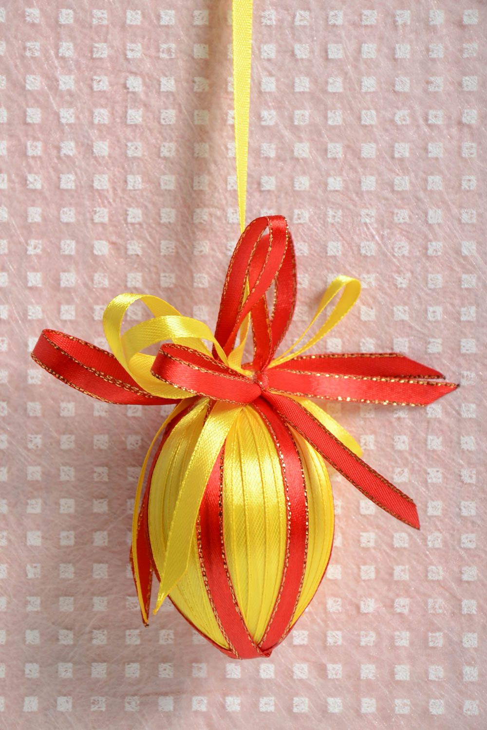 Handmade Deko Ei Ostern Schmuck Ostern Symbol Osterdeko aus Holz gelb rot foto 1