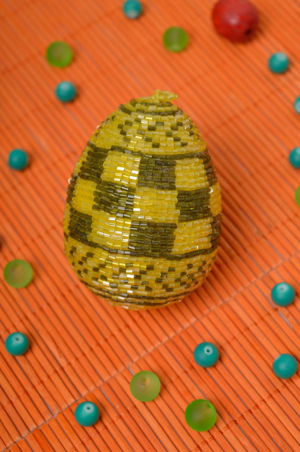 Пасхальное яйцо хэнд мэйд яйцо из бисера зеленое бисерный пасхальный декор фото 1