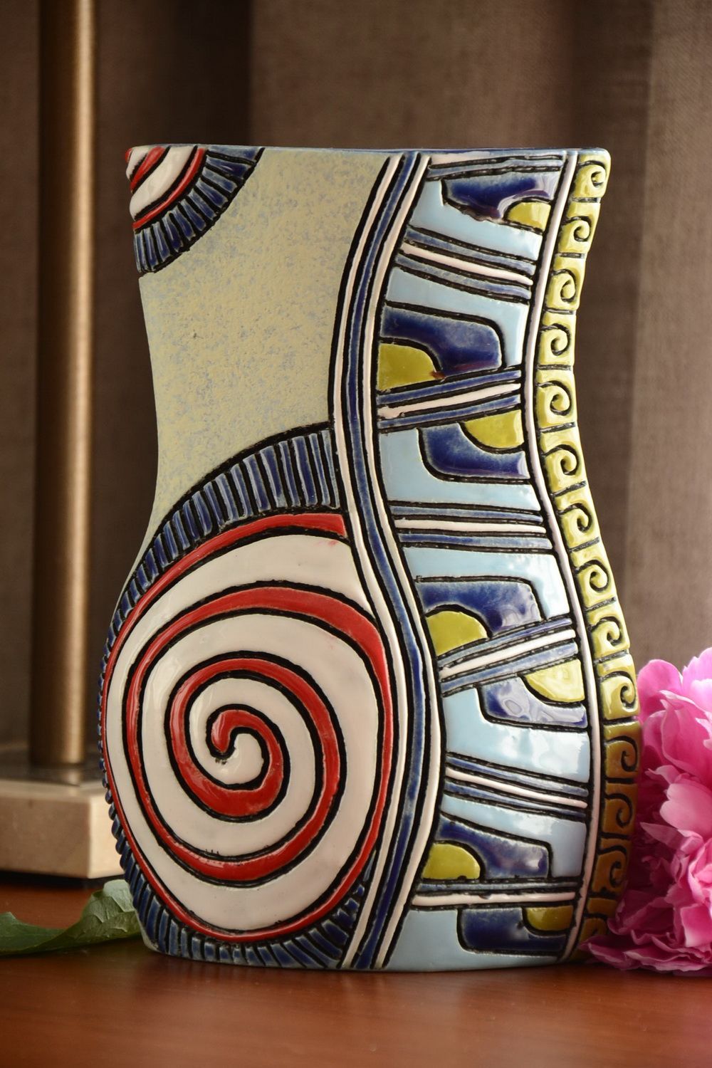 Vase décoratif fait main en mi-porcelaine original peint avec motif à fleurs 2 L photo 1