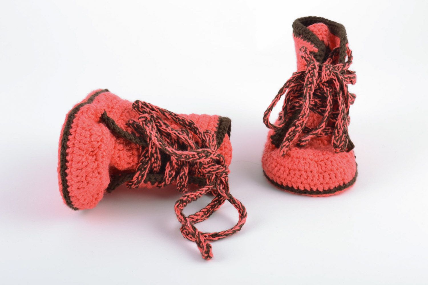 Nice handmade coral knitted wool baby booties in the shape of gym shoes with brown inserts photo 4