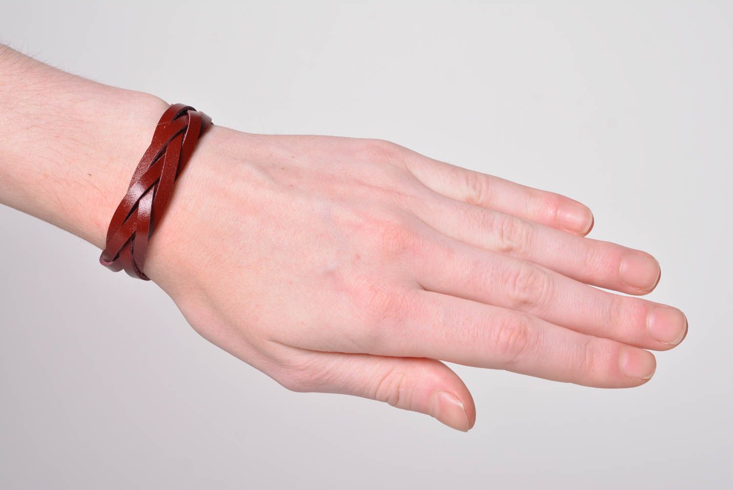 Бордовый браслет на руку ручной работы кожаный браслет дизайнерское украшение фото 2