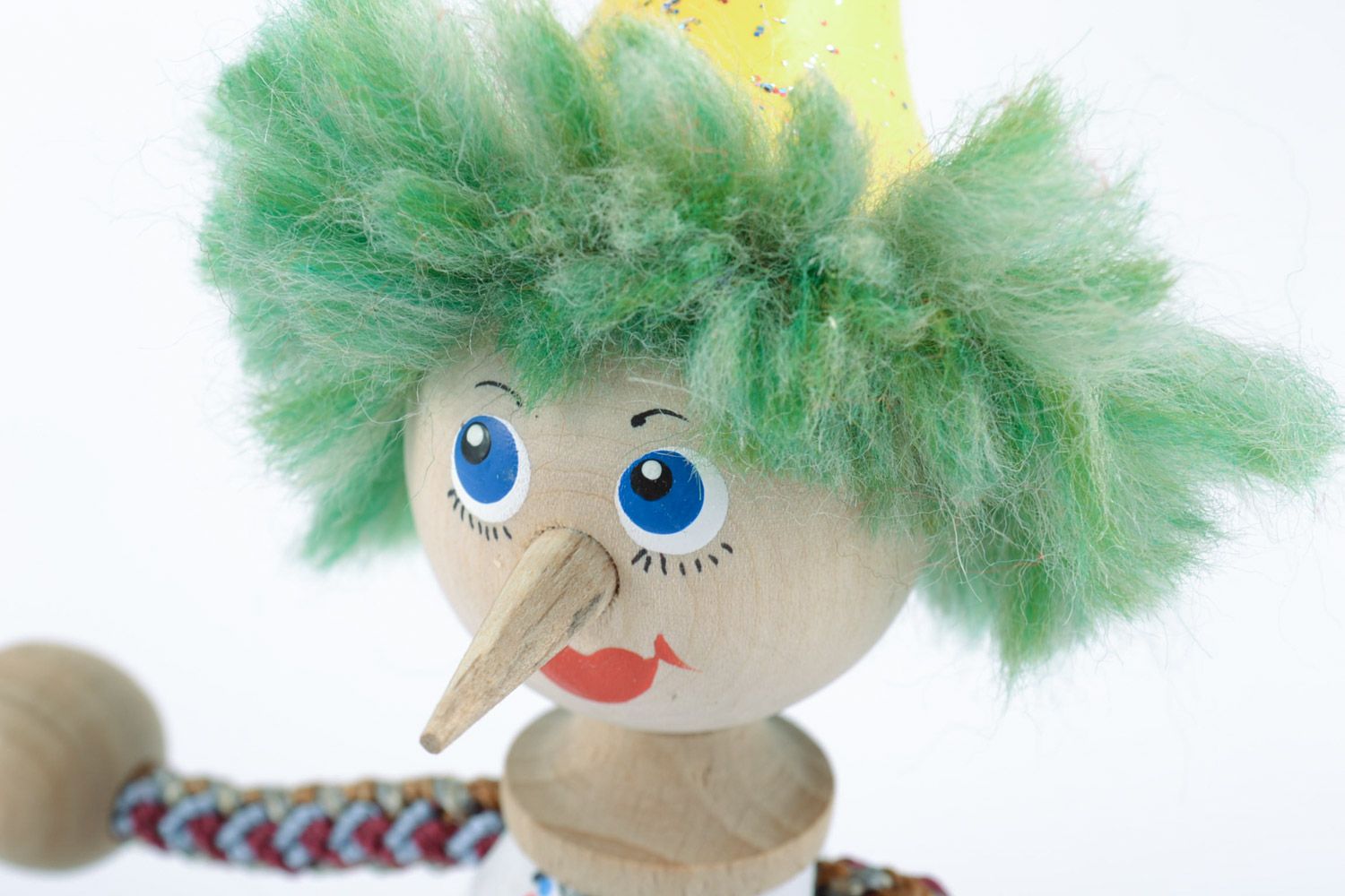 Деревянная игрушка клоун с острым носом ручной работы расписанная красками фото 3