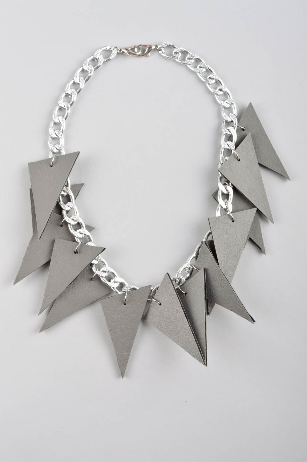 Collier métal cuir gris Bijou fait main design original Accessoire femme photo 2