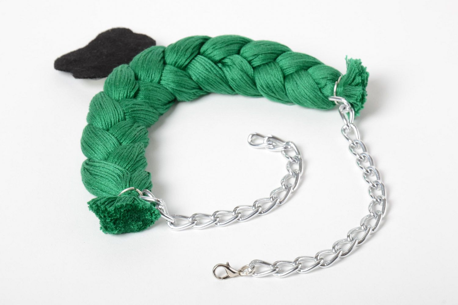 Handmade women's volume woven thread necklace of emerald color with chain and strasses photo 4