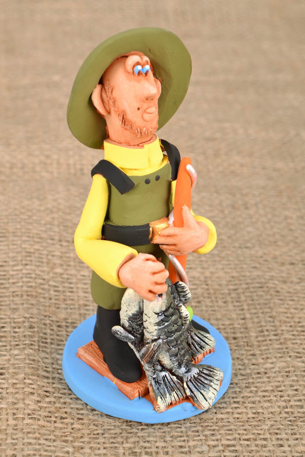 Figurine de pêcheur avec sandres photo 1