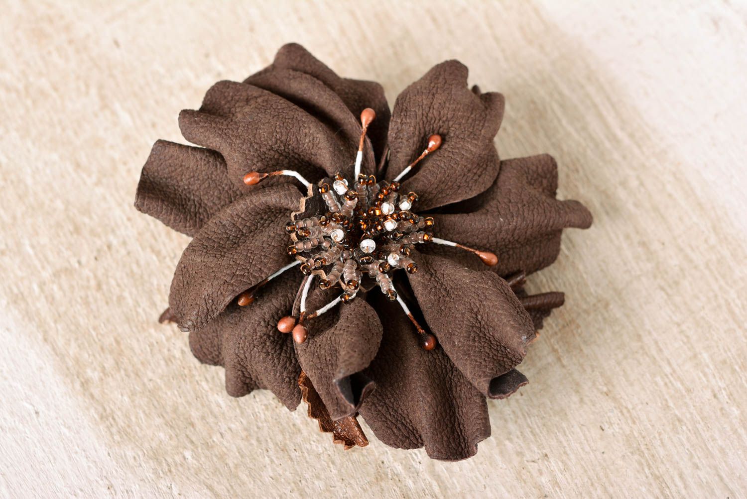 Broche fleur faite main Barrette cheveux Accessoire femme couleur chocolat cuir photo 1