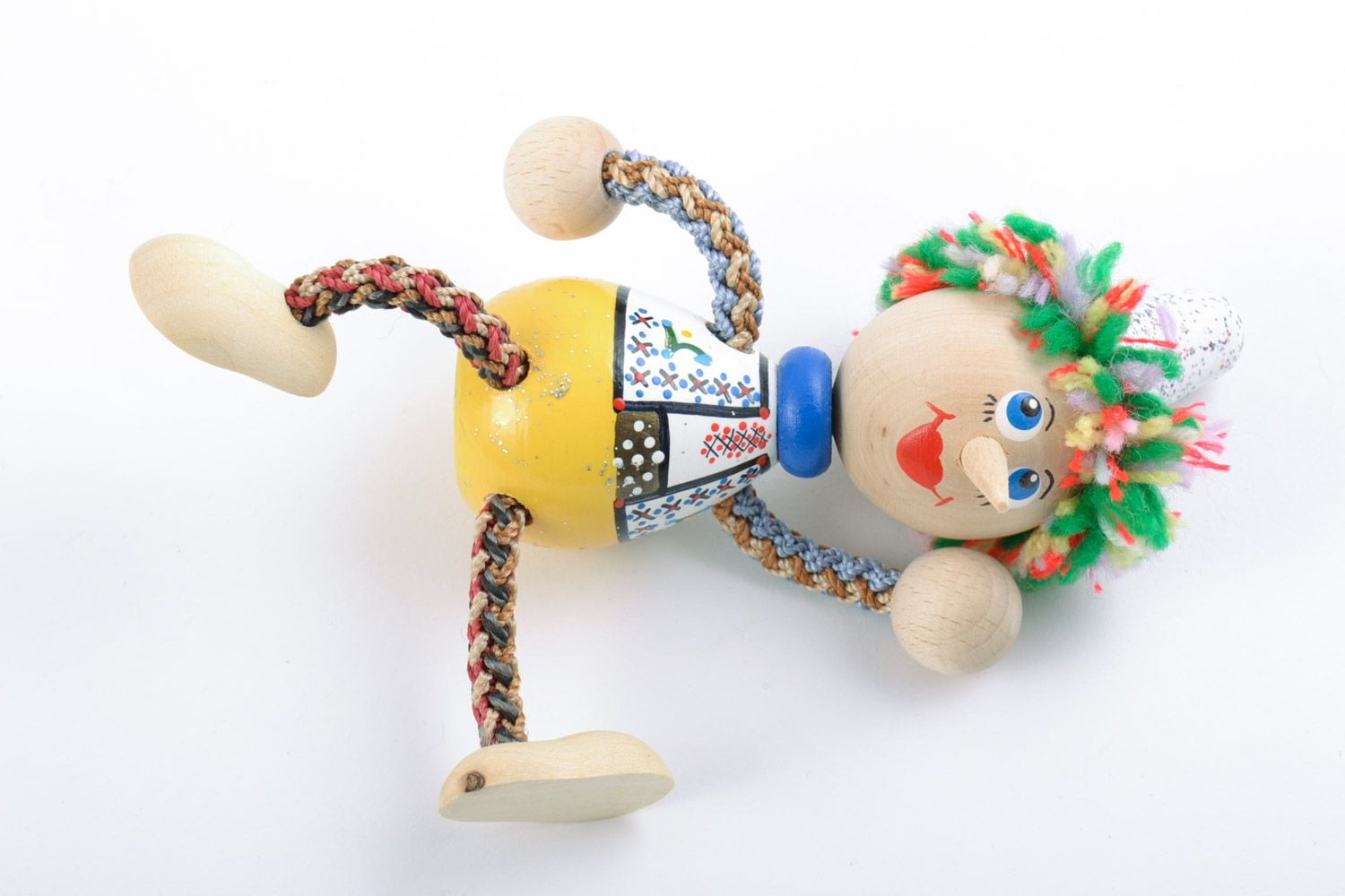 Künstlerisches Öko Spielzeug aus Holz in Form vom Clown mit Bemalung originell foto 5