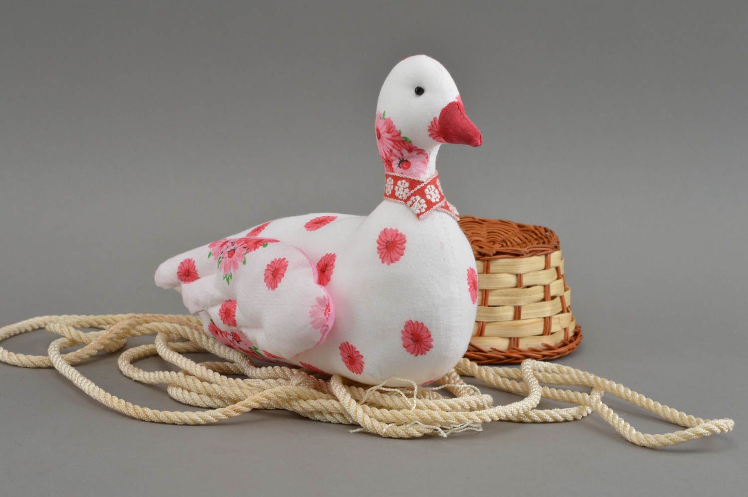 Handmade Stofftier Vogel  Kuscheltier Taube Spielsache für Kinder weiß rot foto 1