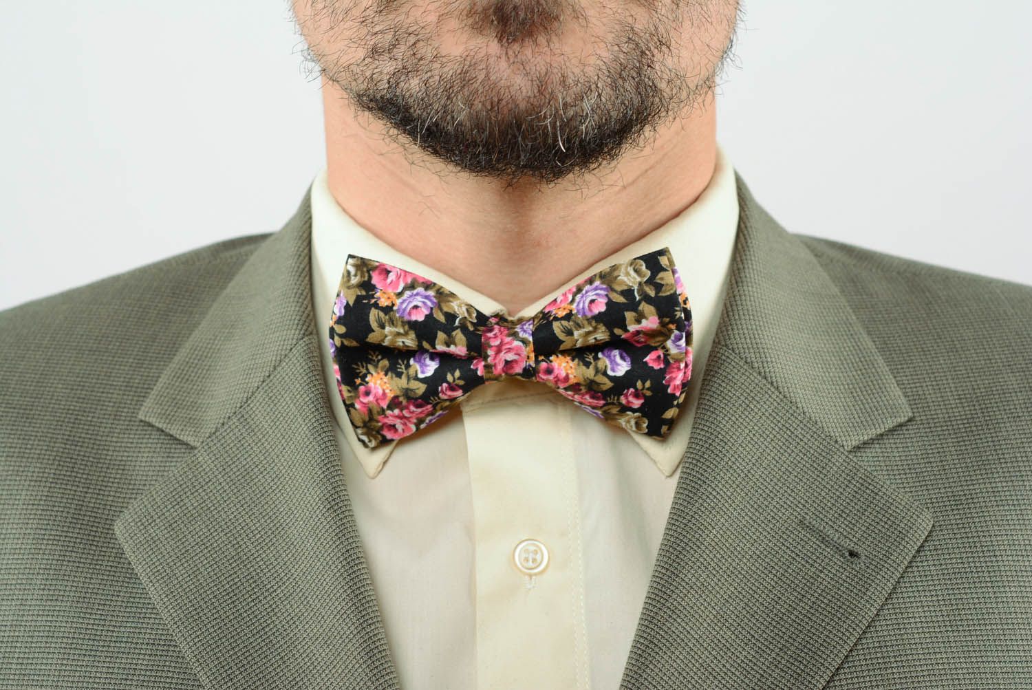 Black bow tie with roses photo 1