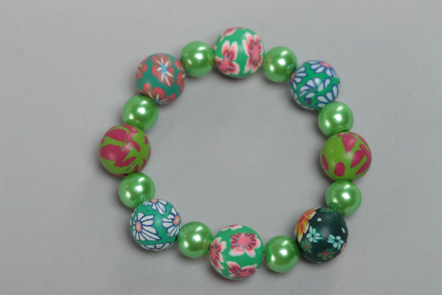 Bracelet pour fillette perles en céramique et en pâte polymère vert fait main photo 2