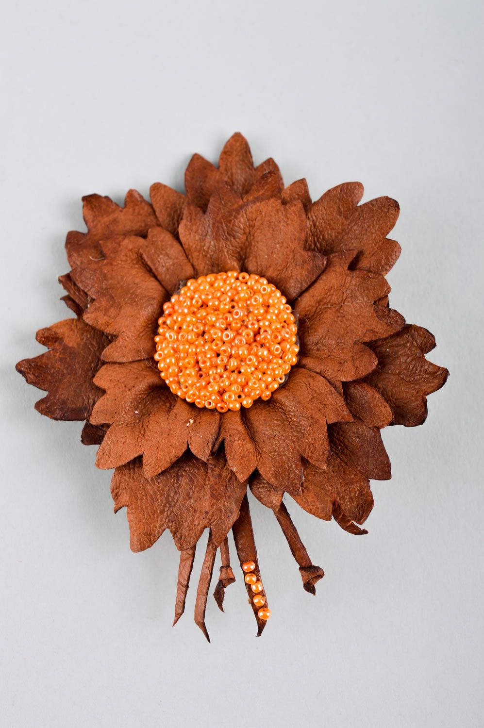 Broche fleur Bijou fantaisie fait main Accessoire en cuir pour femme marron photo 2