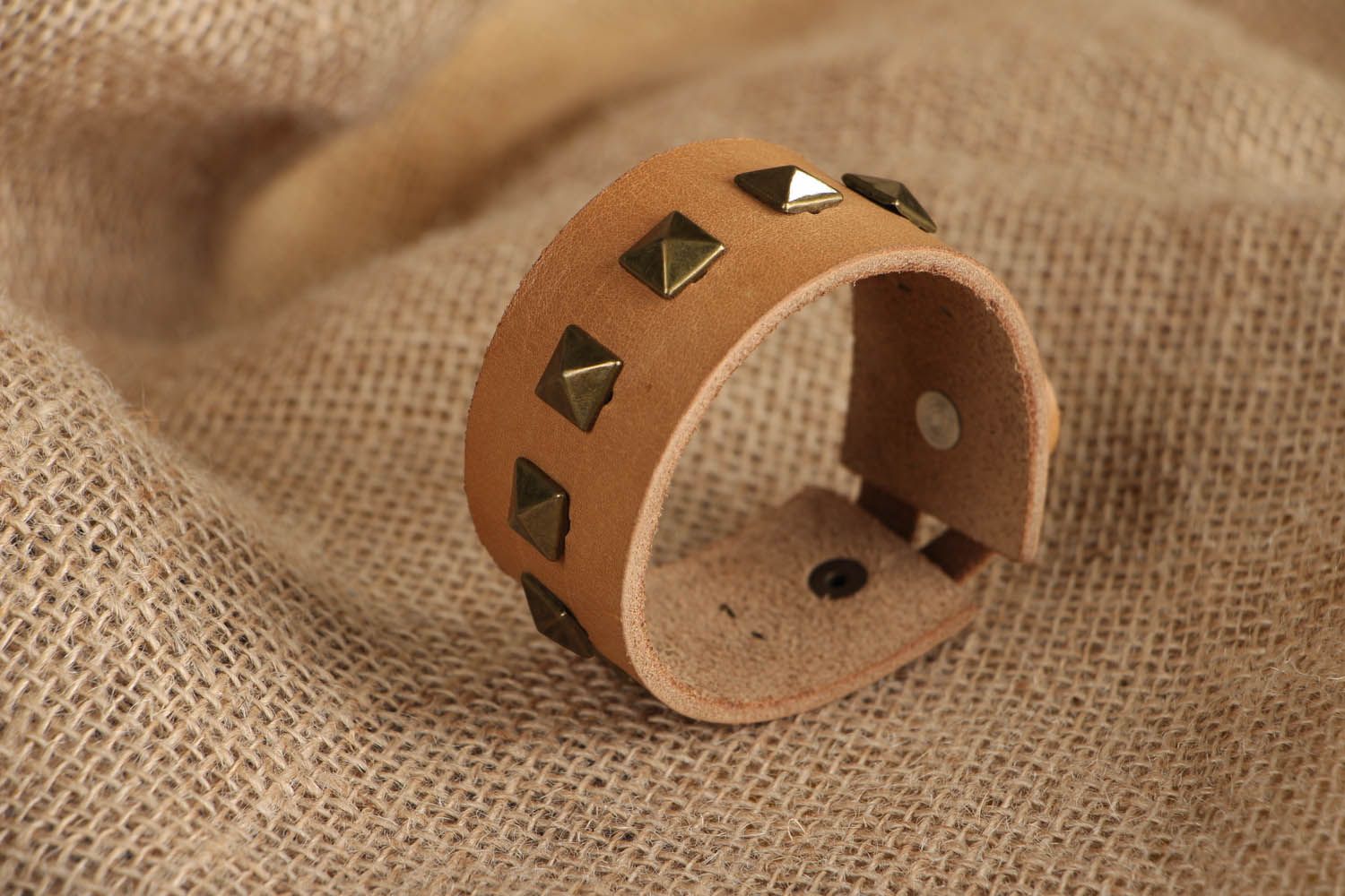 Bracelet en cuir fait main avec bouton à pression photo 5