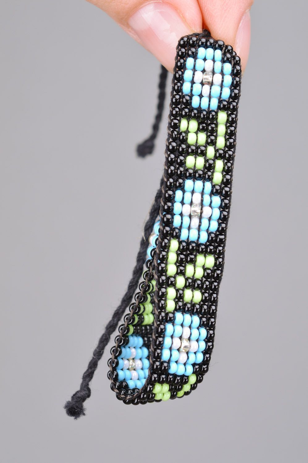 Beautiful designer handmade beaded wrist bracelet of black and blue colors photo 3
