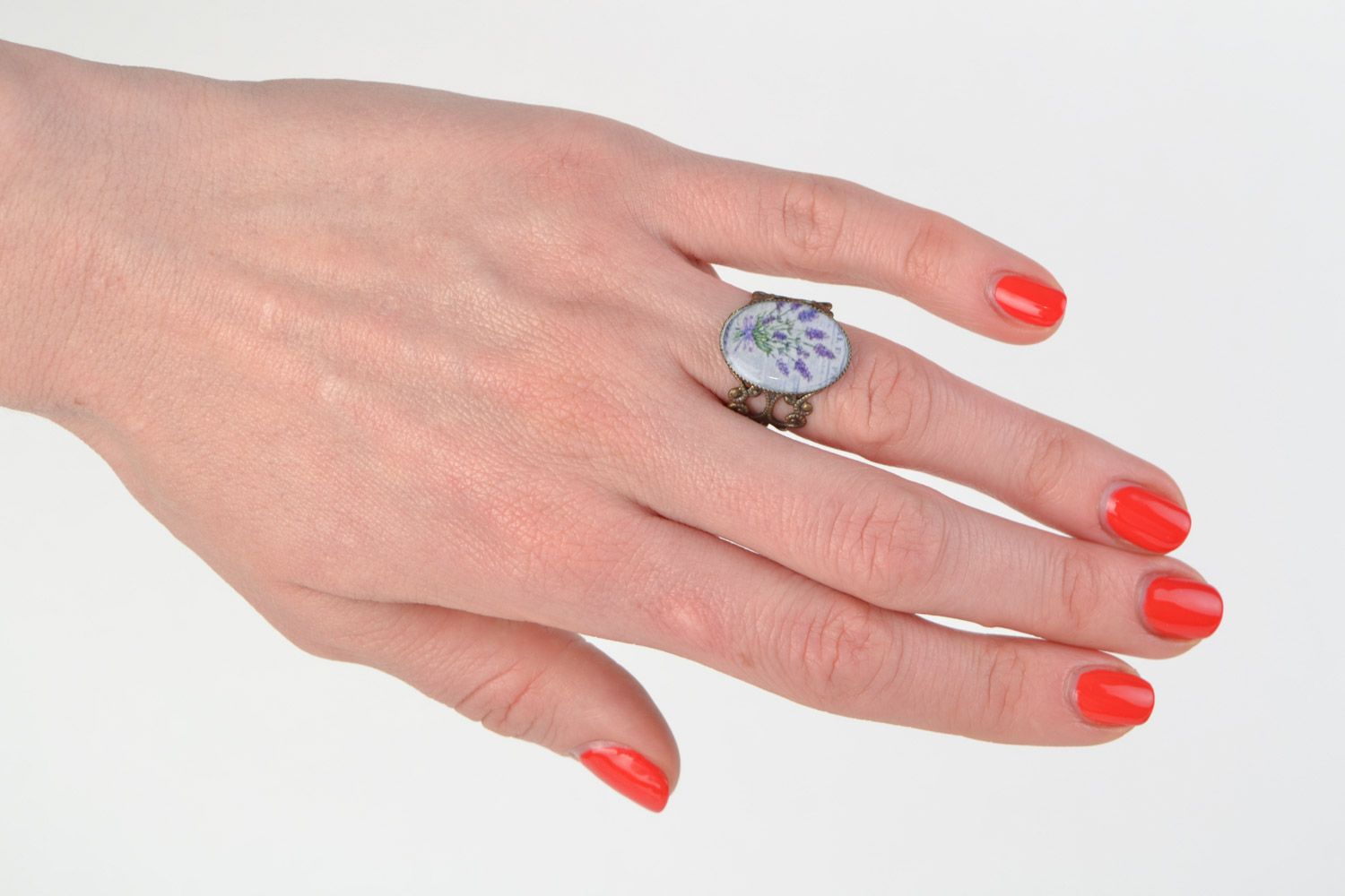 Кольцо из ювелирной смолы с изображением лаванды овальное ручной работы фото 2