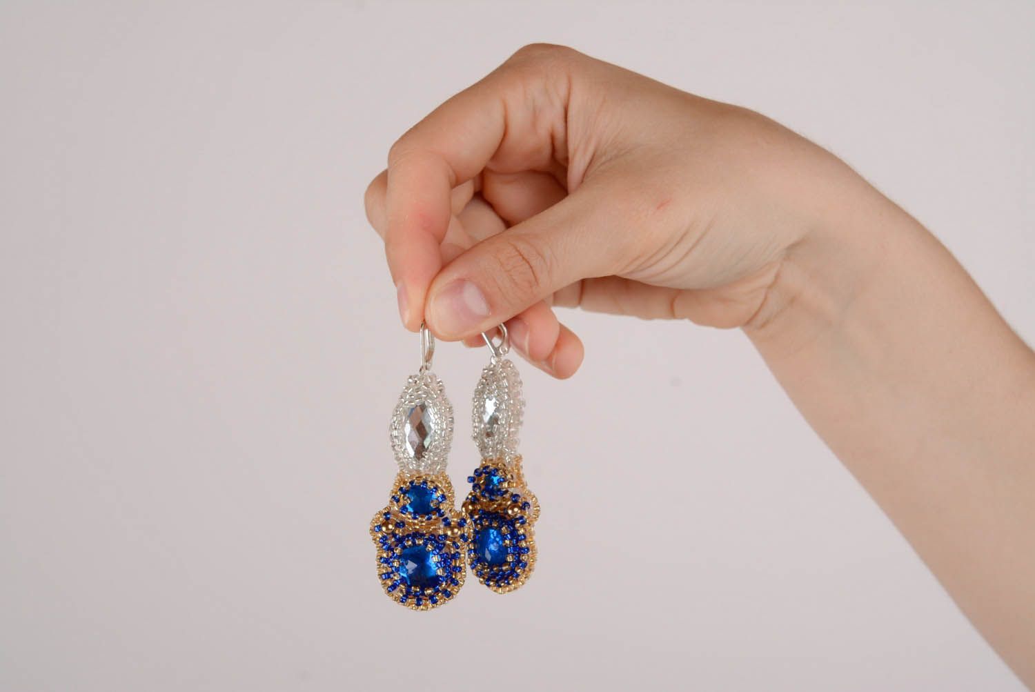 Prächtige blaue Ohrringe aus Glas und Glasperlen foto 2