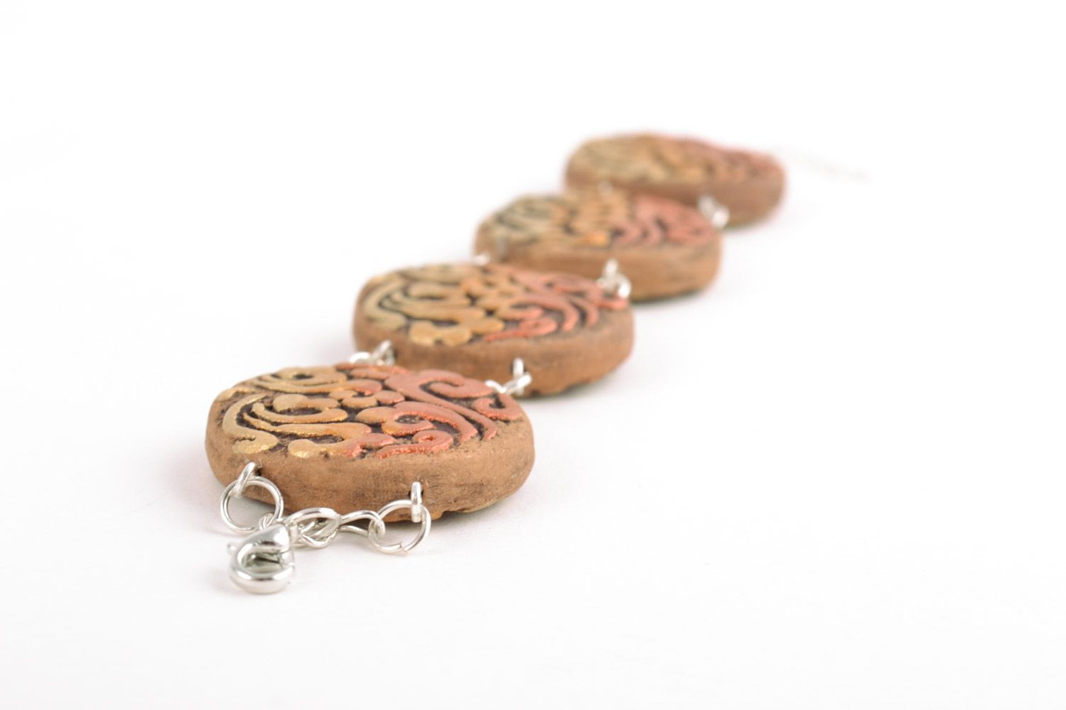 Elegantes handgemachtes Armband aus Ton handmade mit Musterung mit Acrylfarben für Frauen foto 4