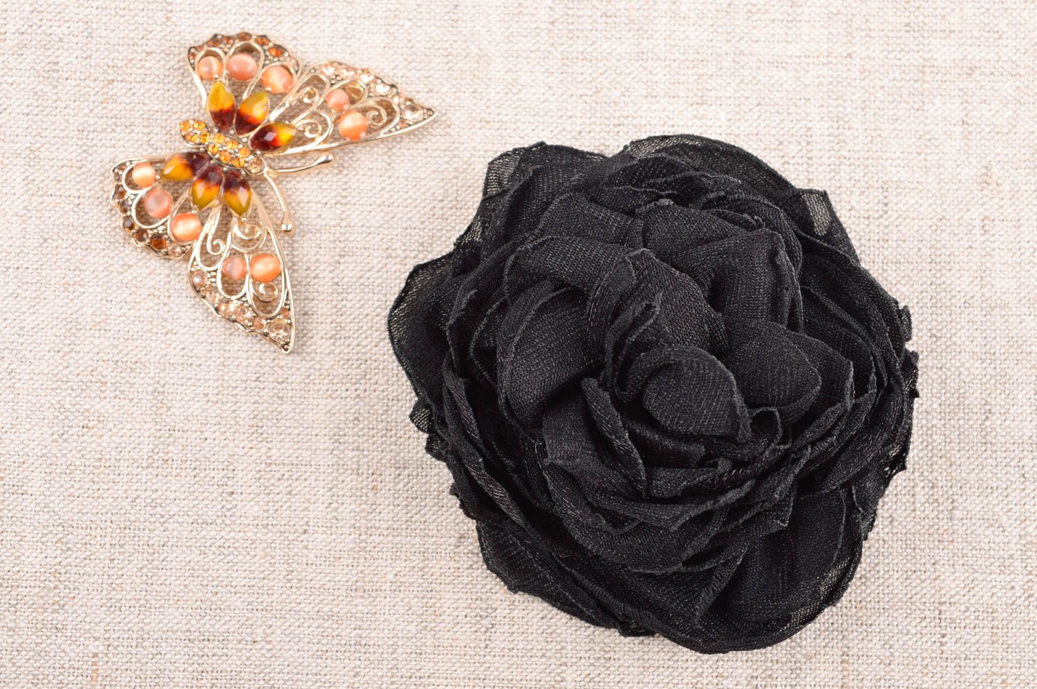 Broche fleur noire faite main en tissu grosse originale Accessoire femme photo 1