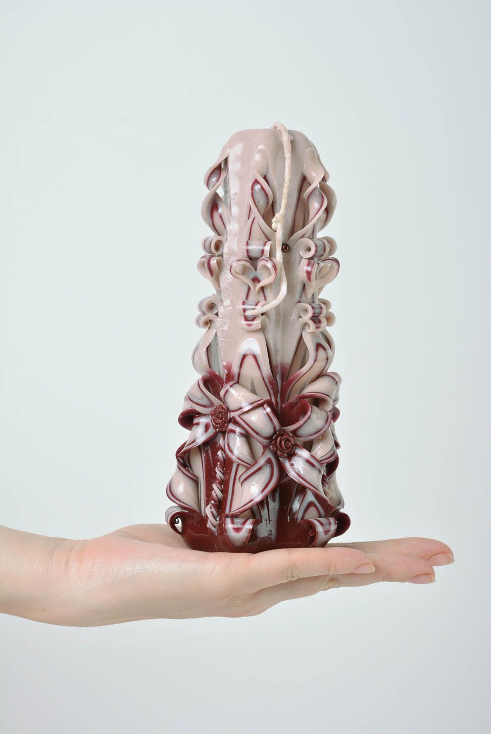 Vela tallada de parafina grande hermosa hecha a mano elemento decorativo foto 4