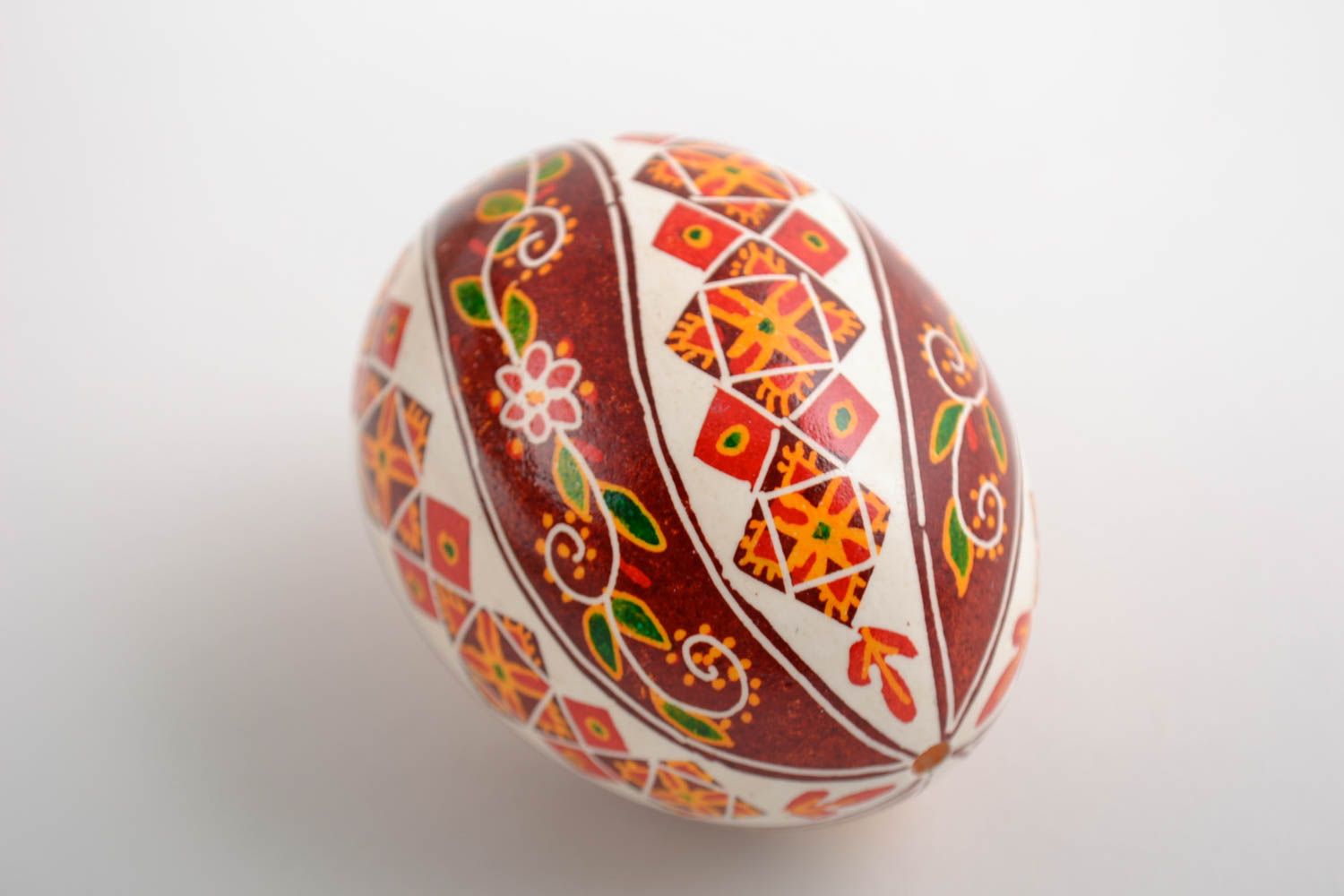 Œuf de Pâques avec peinture intéressante ethnique fait main décoration maison photo 3