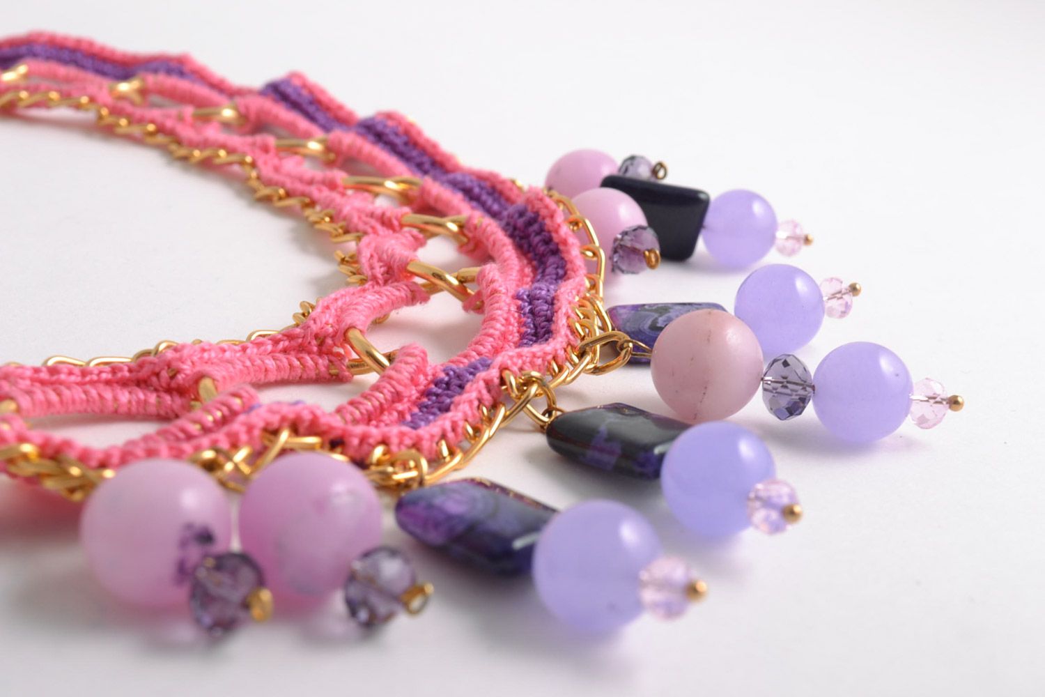 Beautiful handmade crochet cotton necklace with agate and crystal of pink color photo 3