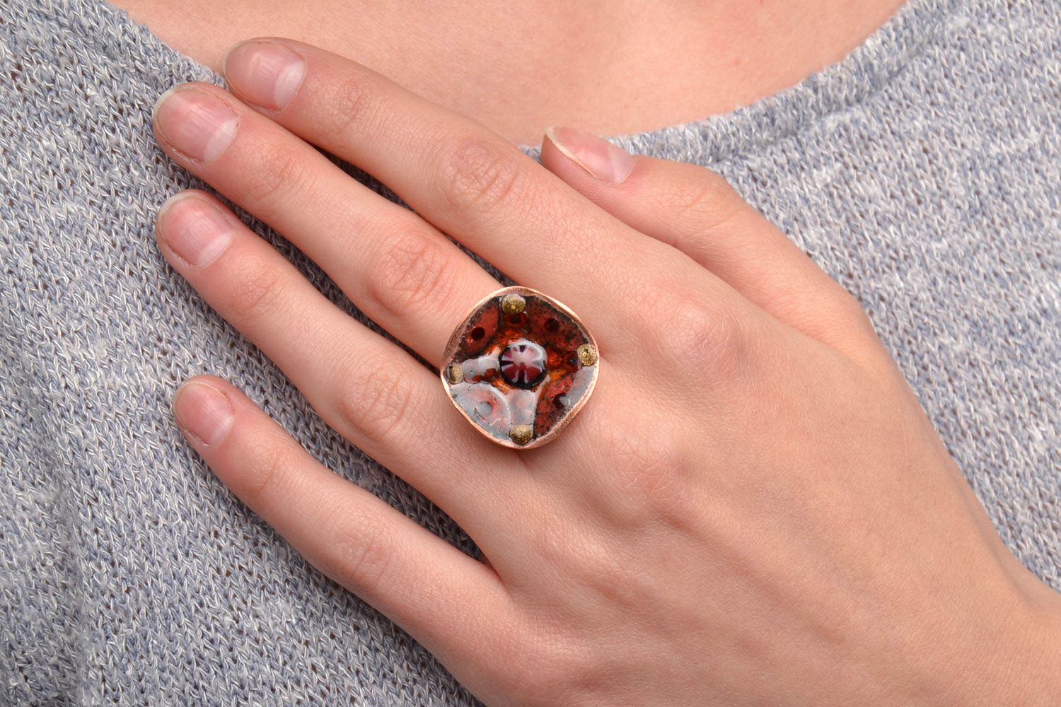 Медное кольцо с росписью цветными эмалями ручной работы фото 5