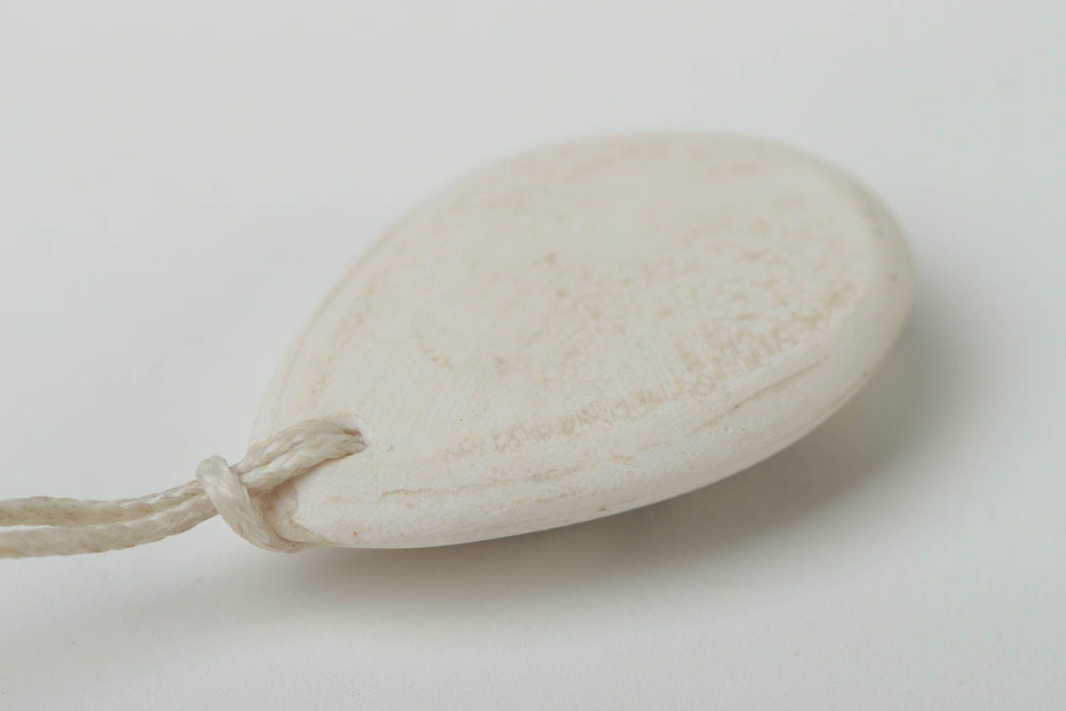Pendentif ovale fait main Bijou ethnique Accessoire femme en résine polymère photo 3