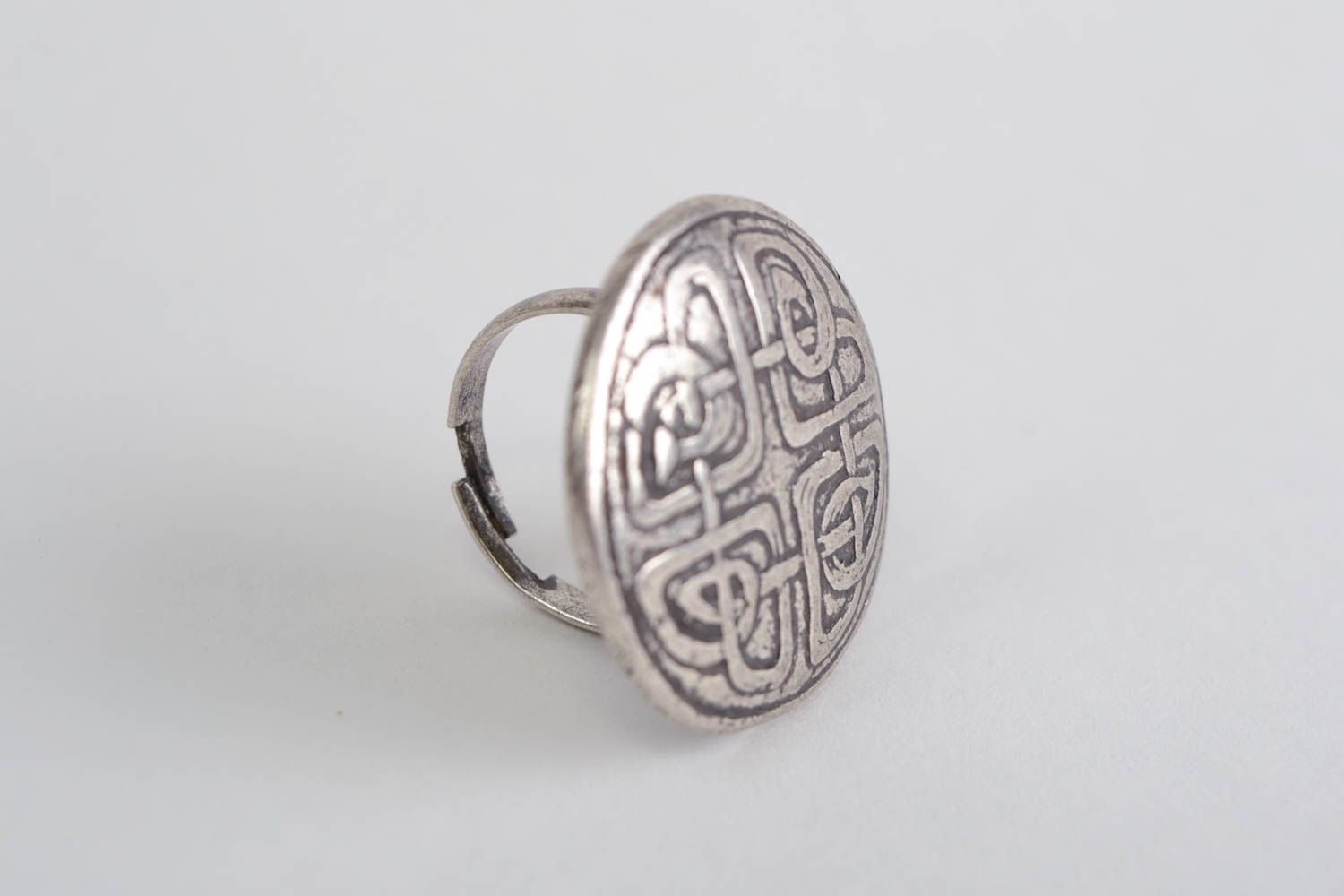 Круглое кольцо из металла литое необычное красивое крупное модное ручная работа фото 4