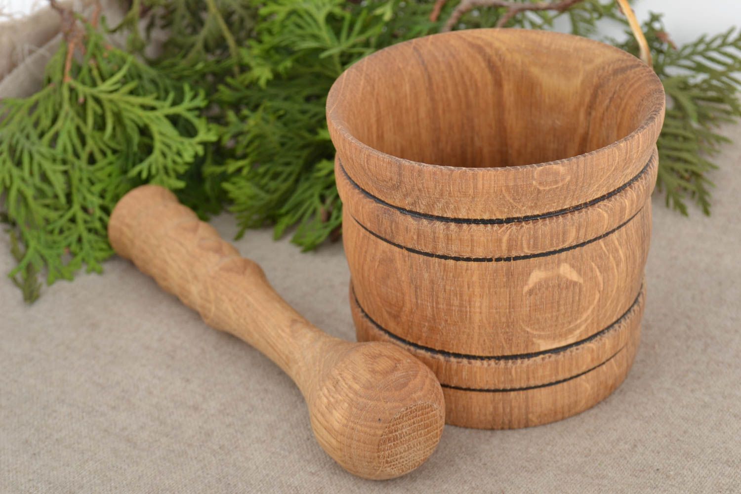 Mortero y pistilo de madera artesanal para especias y nueces 350 ml foto 1