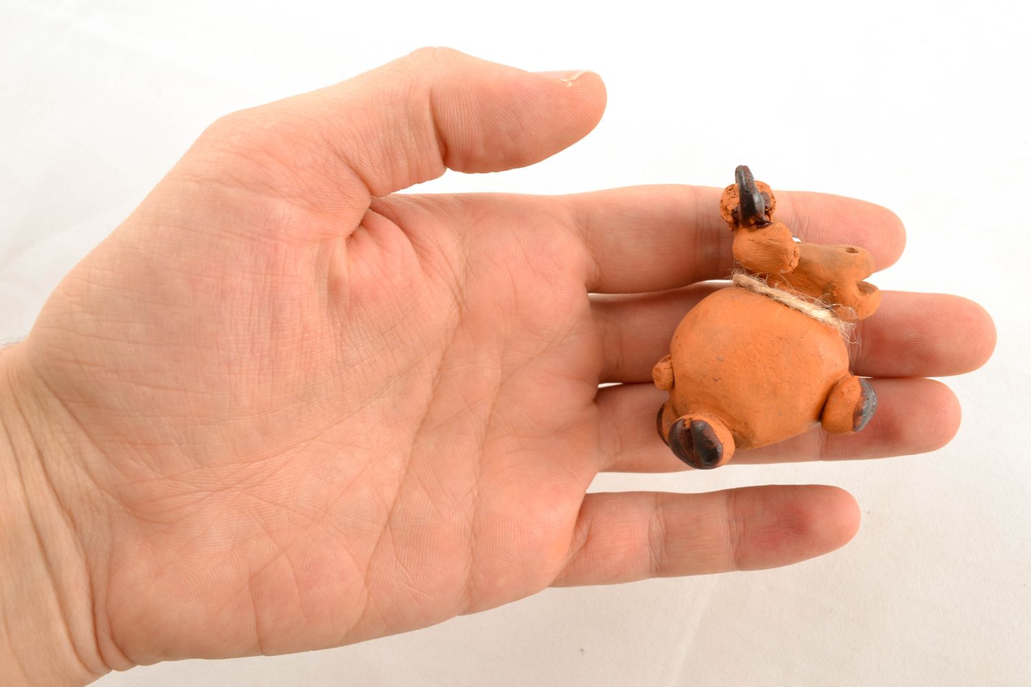 Figurine vache en argile faite main photo 1