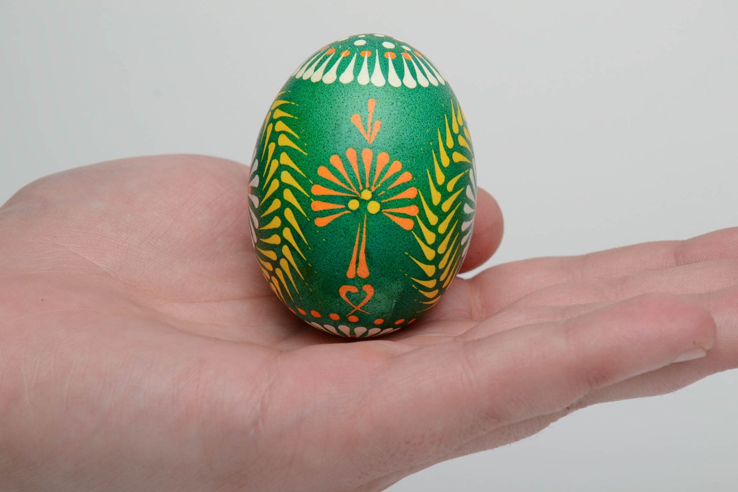 L'uovo decorativo fatto a mano pysanka dipinta a mano pasquale ucraina  foto 5