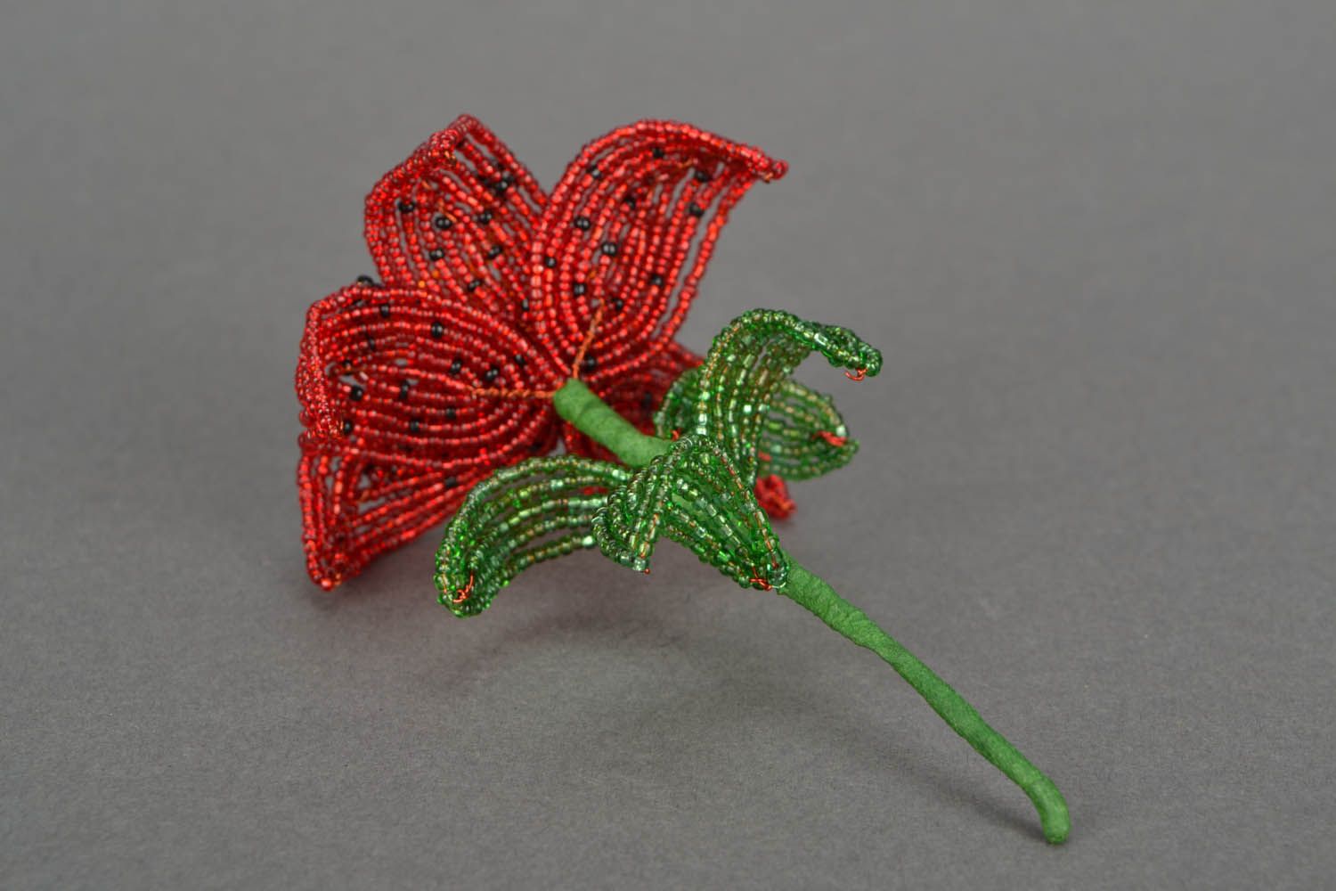 Red lily made of beads photo 4