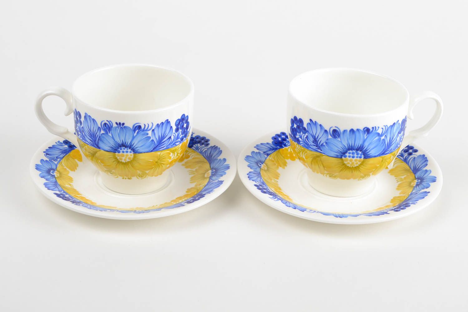 Set of 2 two teacups in white, blue, and yellow colors with saucers photo 5