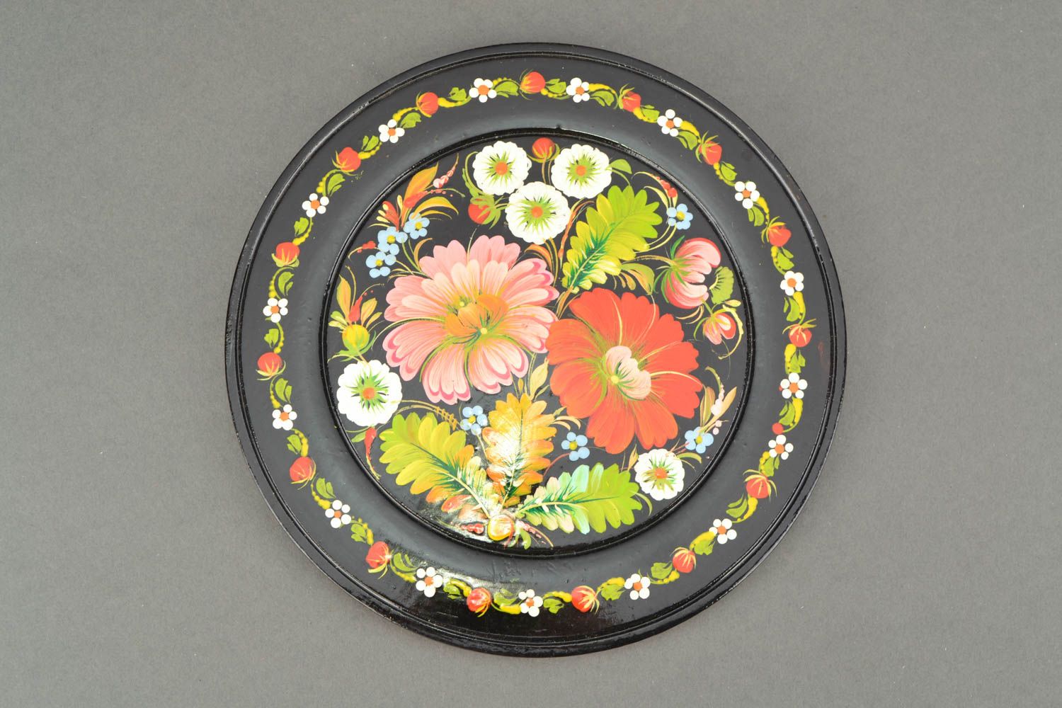 Bright painted plate in ethnic style photo 3