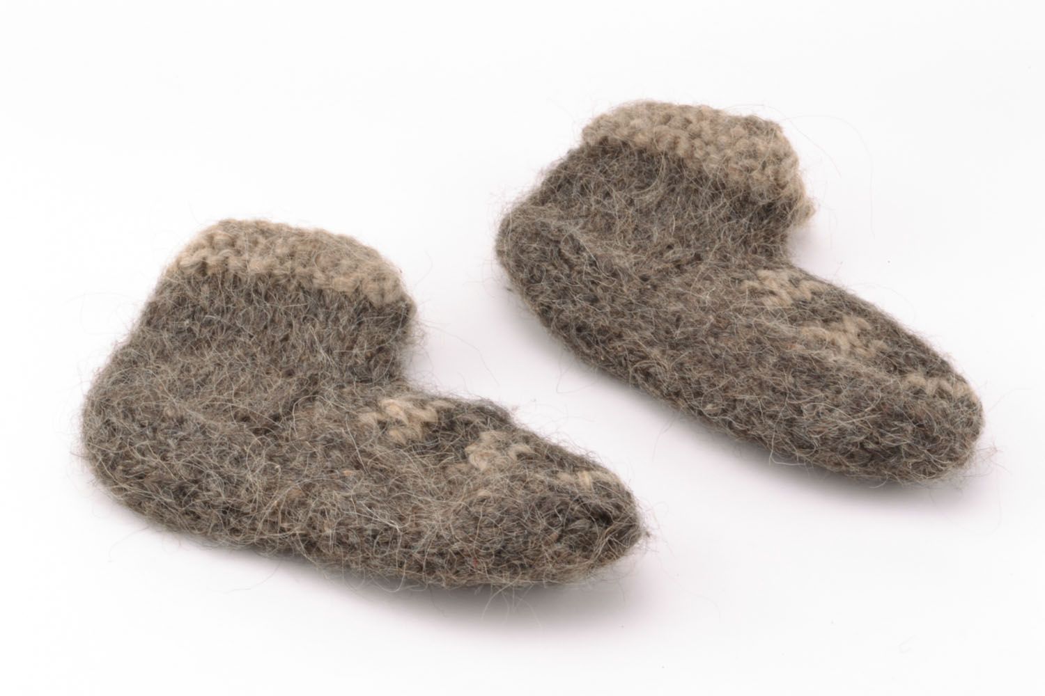 Grey knitted slippers for home photo 3