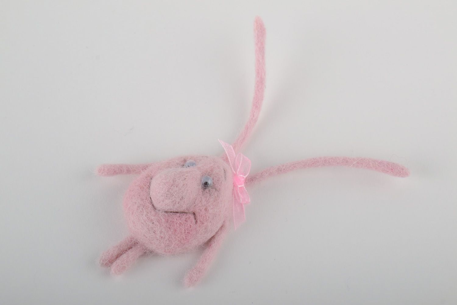 Rosafarbiger kleiner wolliger handgemachter Kühlschrankmagnet Hase in Trockenfilzen Technik foto 2