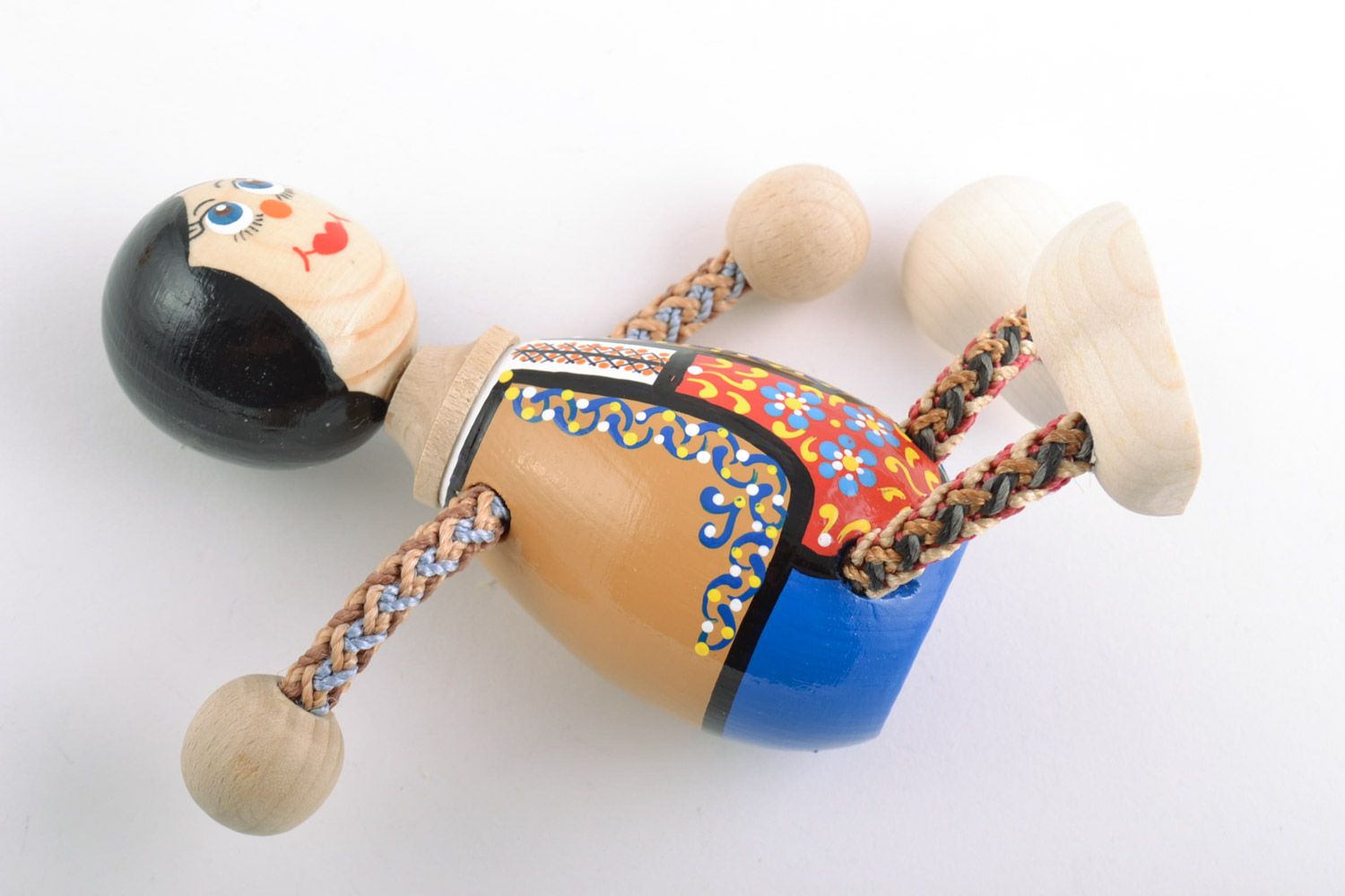 Kleines Designer Öko Spielzeug Mädchen aus Holz mit Bemalung Handarbeit  foto 4