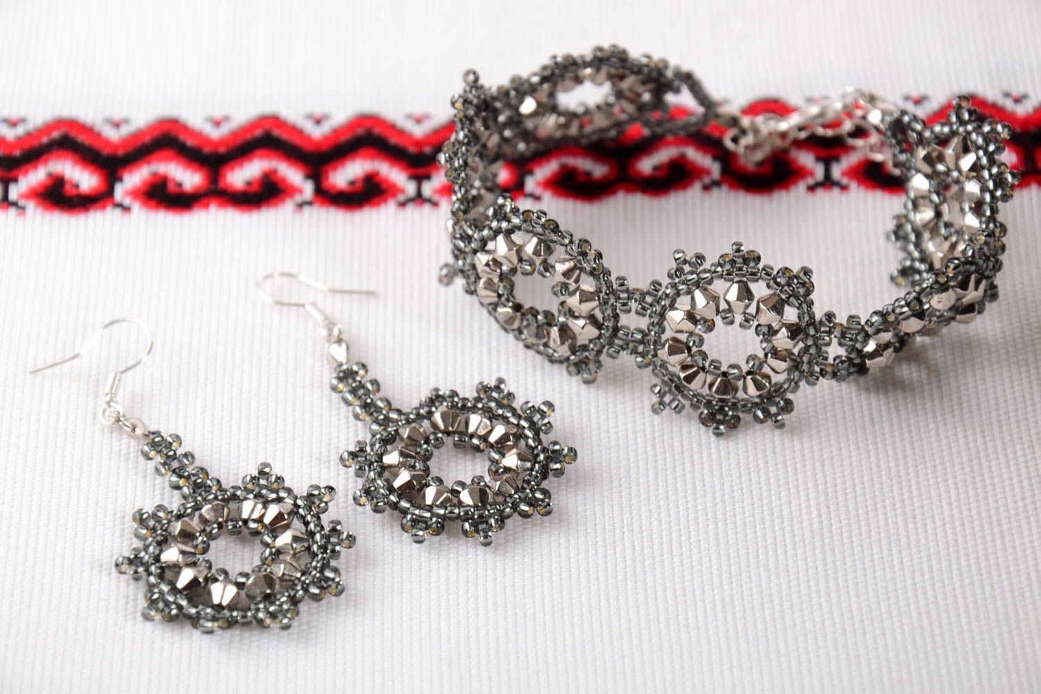 Beautiful handmade jewelry set beaded bracelet beaded earrings fashion tips photo 1