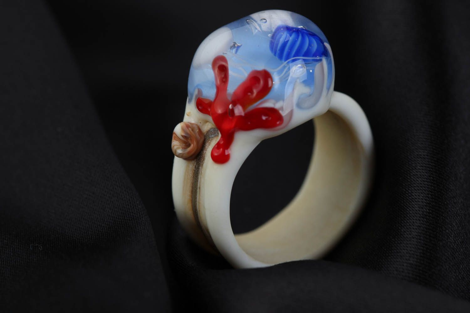 Авторское кольцо из стекла Морская пучина фото 2