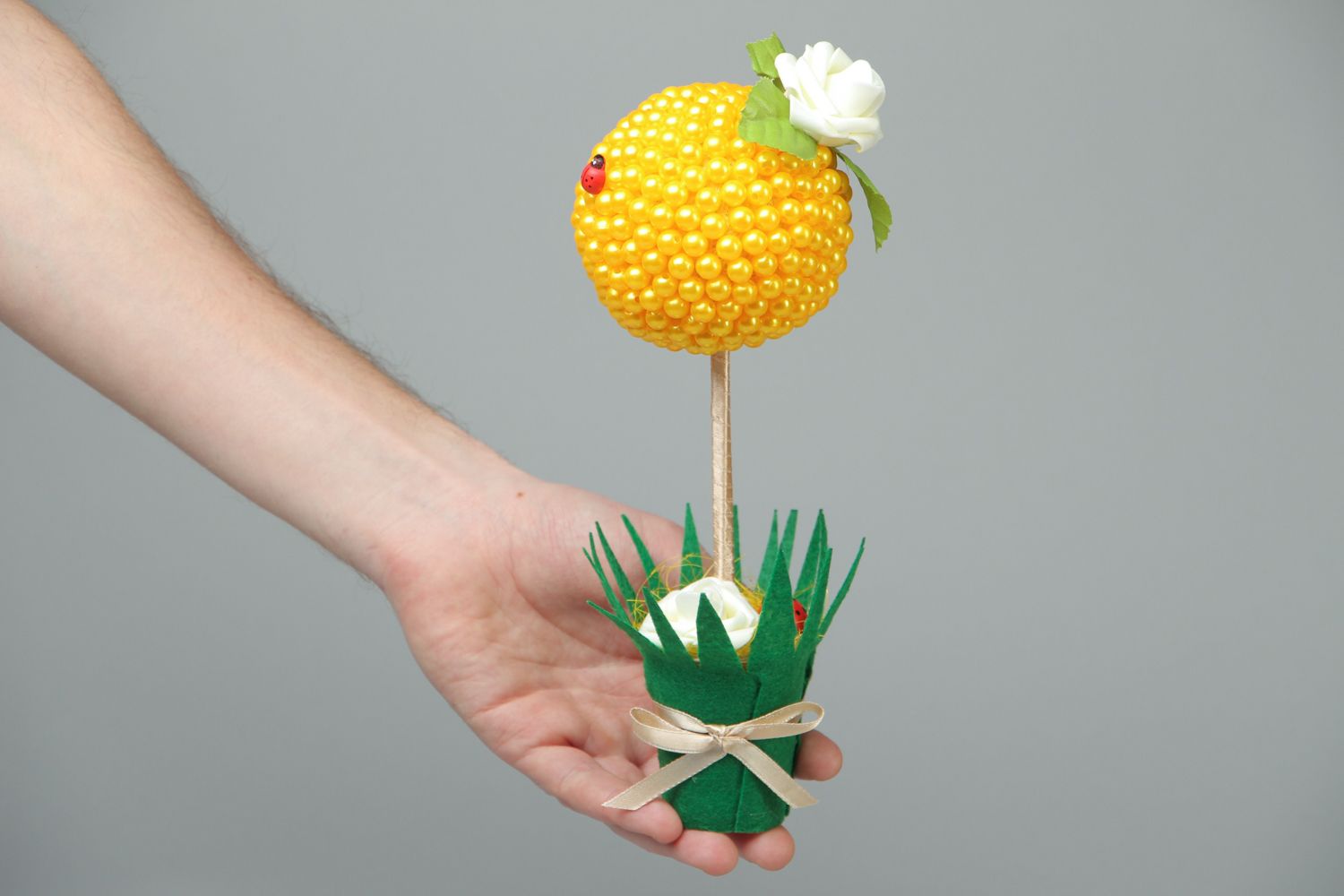 Yellow topiary with pearl-like beads photo 4