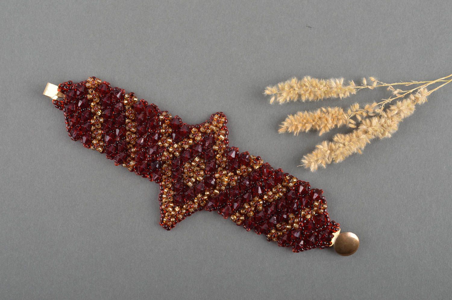 Handmade Designer Schmuck Frauen Accessoire rotes Damen Armband aus Glasperlen foto 1