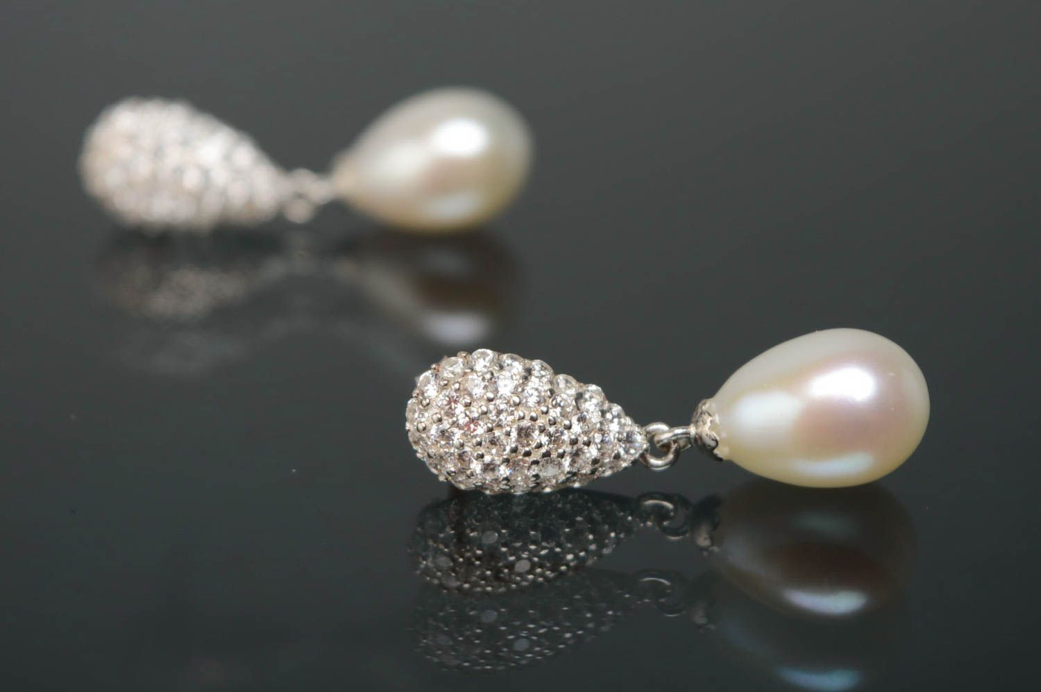 Boucles d'oreilles en argent avec perles faites main pendantes accessoire design photo 2
